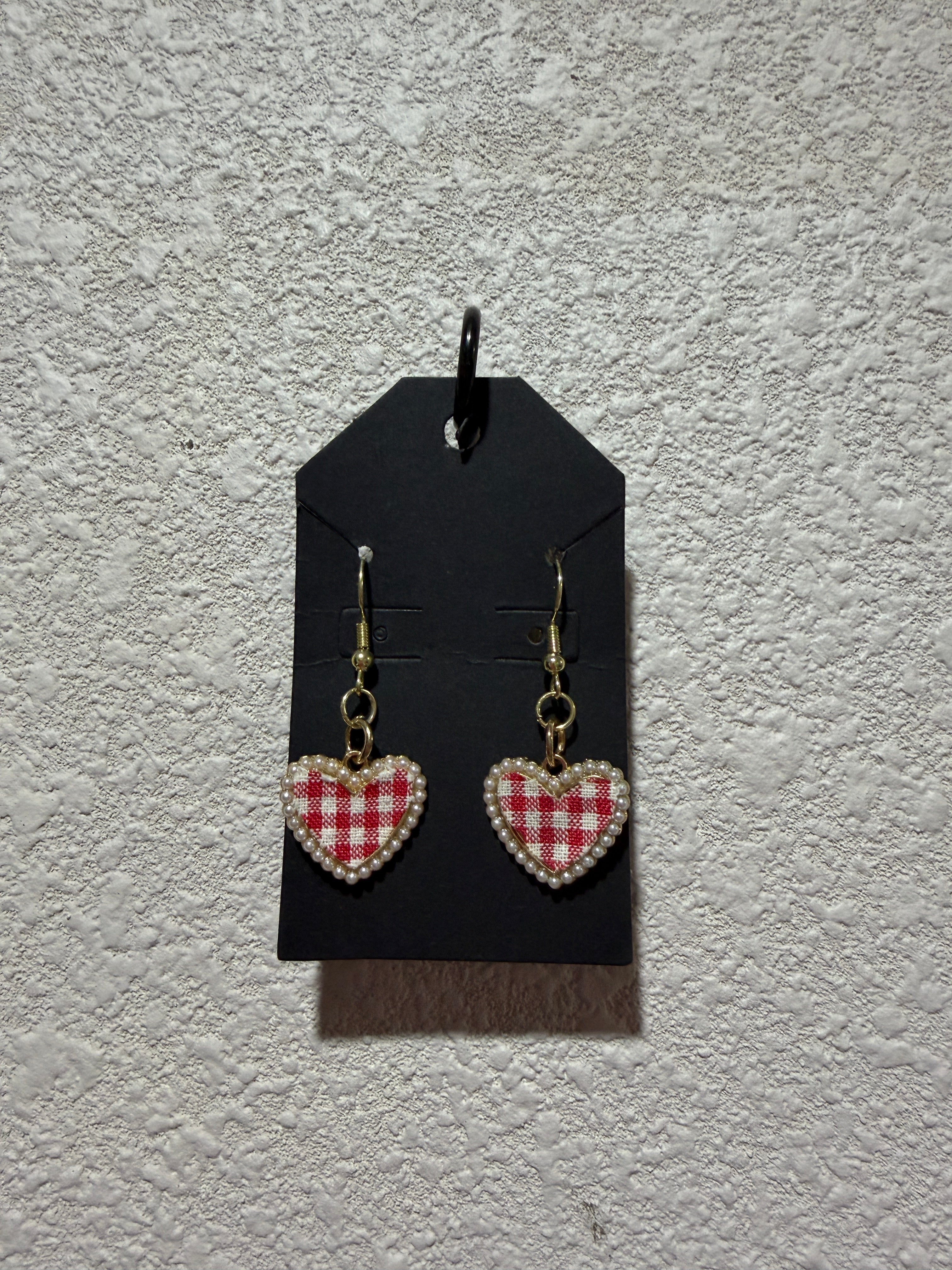 Checkered pearl heart earrings