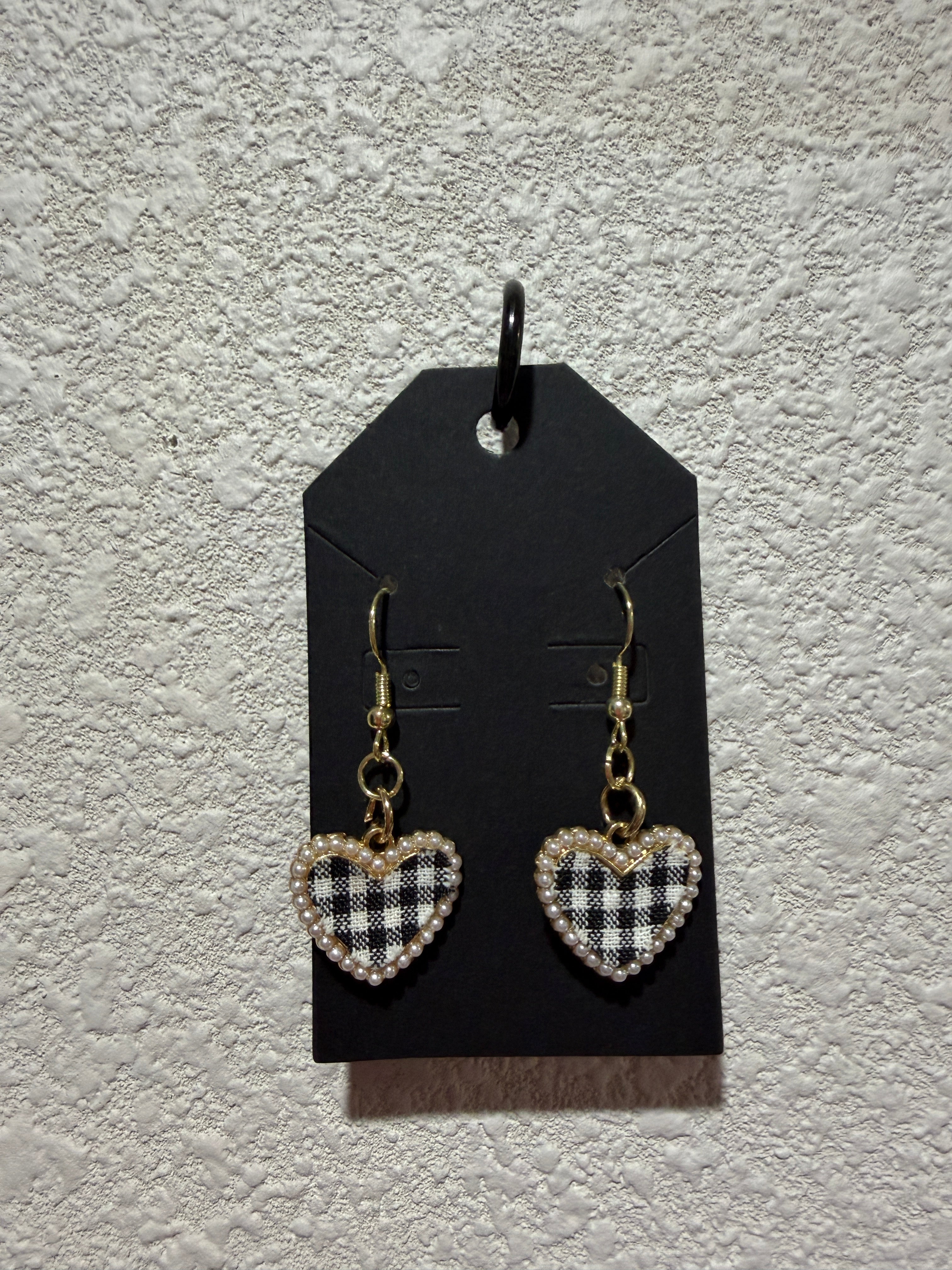 Checkered pearl heart earrings